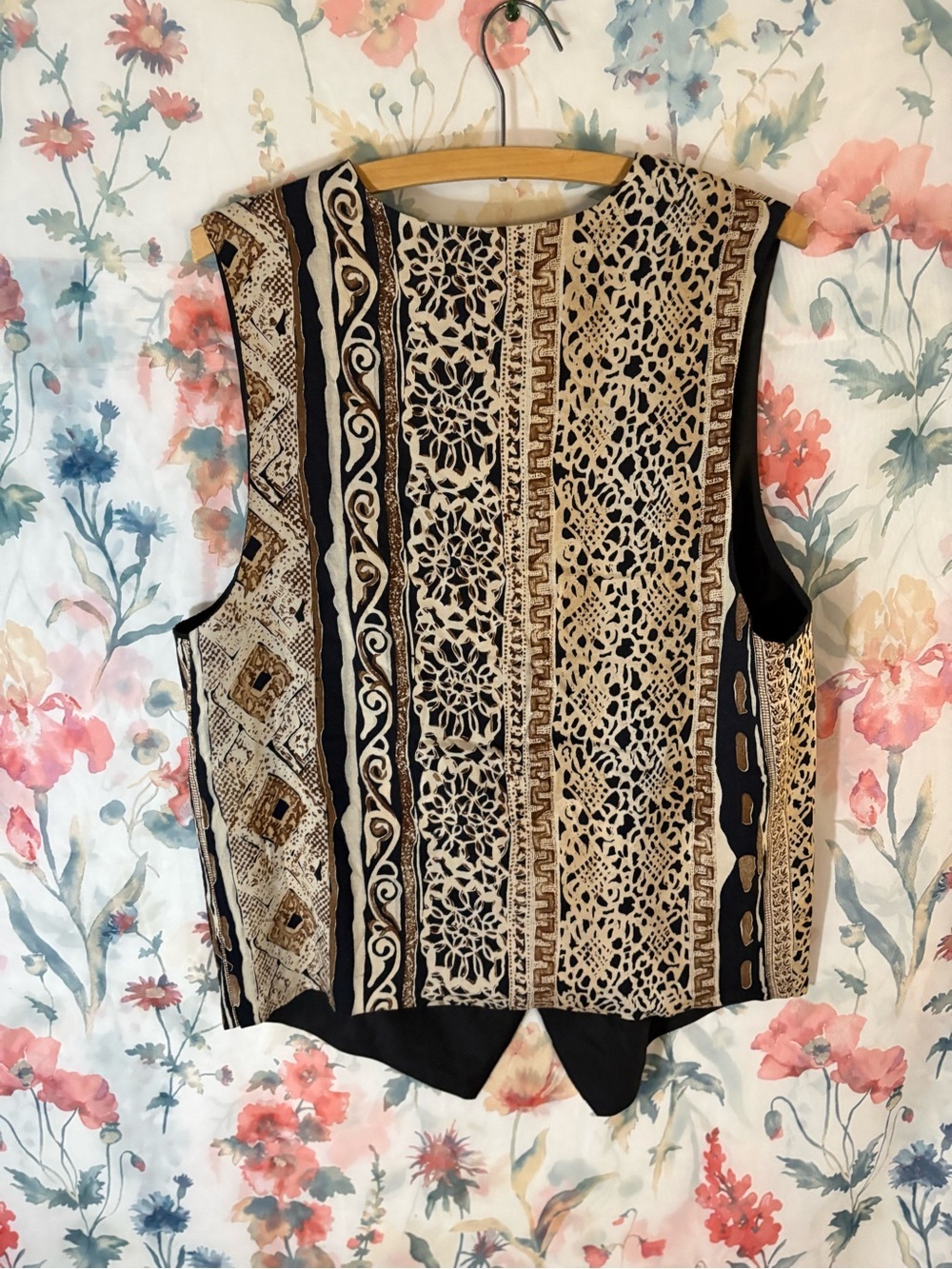 Vintage Black & Beige Patterned Vest - Picture 5 of 7